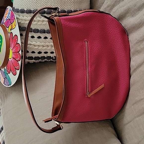 Jones New York Signature Ruby/Carmel Colorblock faux leather bag. Back zipper. - Picture 2 of 15